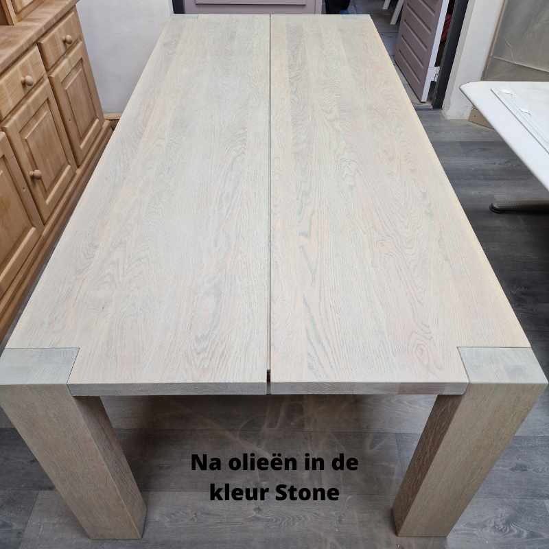 Eiken eettafel geolied in de kleur Stone van Rubio Monocoat